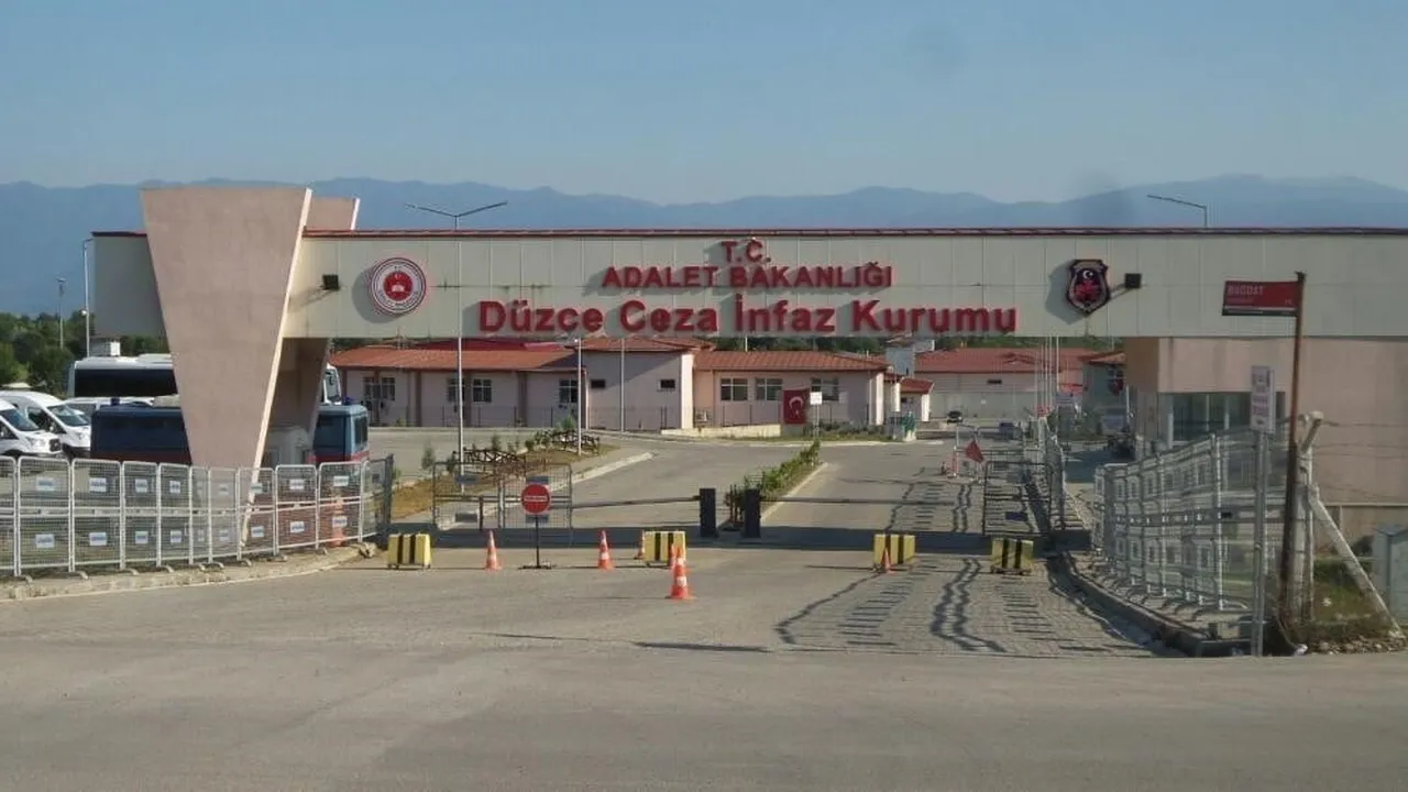 DÜZCE’DE BİR HAFTADA GERÇEKLEŞTİRİLEN DENETİMLERDE 19 BİNE YAKIN KİŞİ SORGULANDI, 41 ARANAN ŞAHIS...
