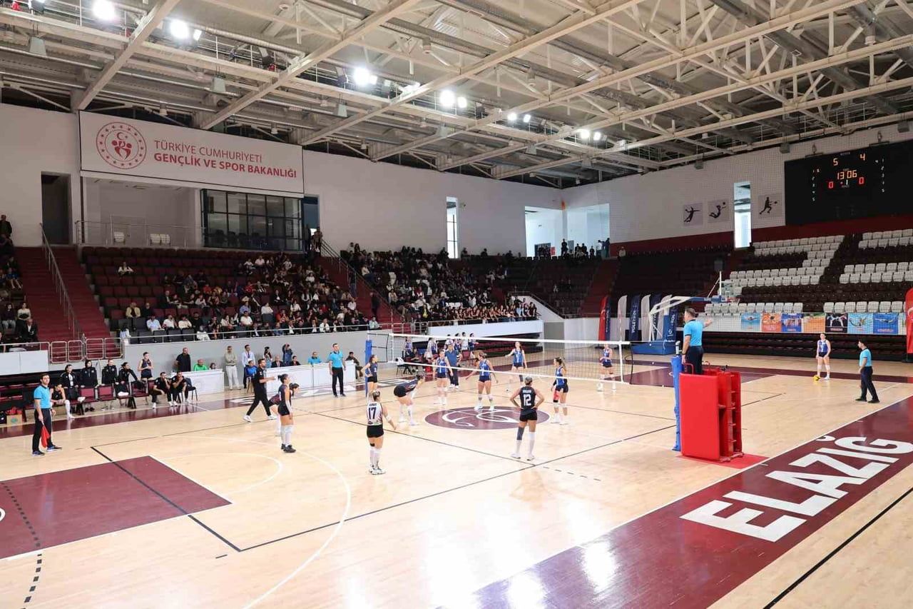 LAZIĞ’IN UZMAN POSTA KADINLAR VOLEYBOL 2. LİG'DE MÜCADELE EDEN EKİPLERİ 4. HAFTA MAÇINDA KARŞI...