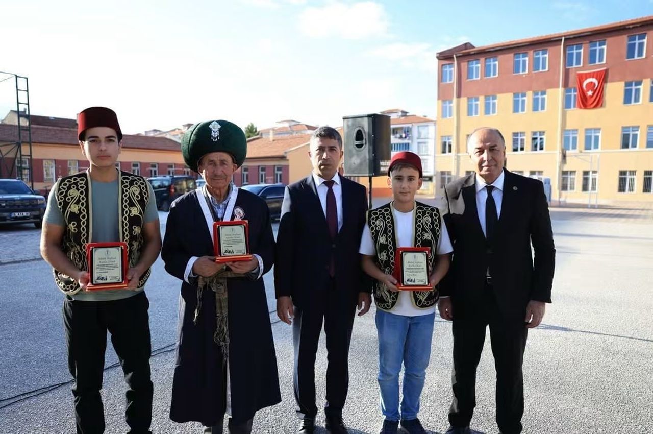 ÇORUM'UN ALACA İLÇESİNDE 39. AHİLİK HAFTASI DOLAYISIYLA DÜZENLENEN TÖRENDE, YILIN AHİSİNE KAFTAN...