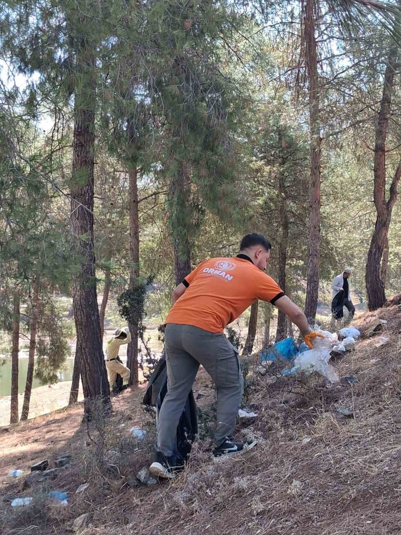 SOSYAL MEDYADAKİ GÖRÜNTÜLER SONRASI TAHTAKÖPRÜ BARAJI ÇEVRESİNDE TEMİZLİK GERÇEKLEŞTİ