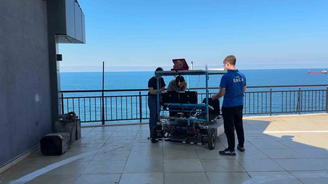 ZONGULDAK'TAN TEKNOFEST ROBOTAKSİ-BİNEK OTONOM ARAÇ YARIŞMASI'NA KATILAN "O GACA" TAKIMI, YARIŞMA...
