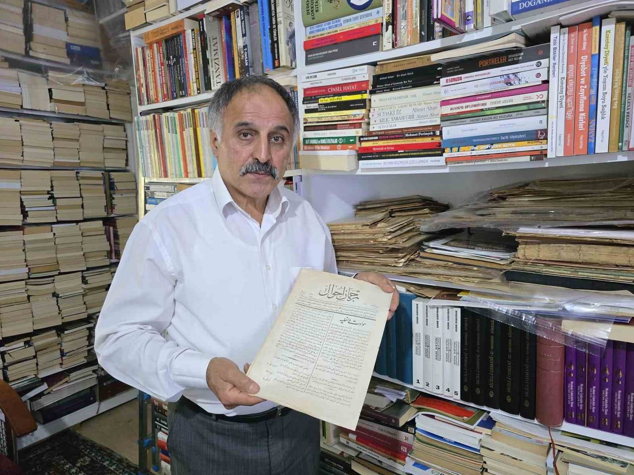 EMEKLİ KÜTÜPHANECİ SELAHATTİN ÖZTÜRK