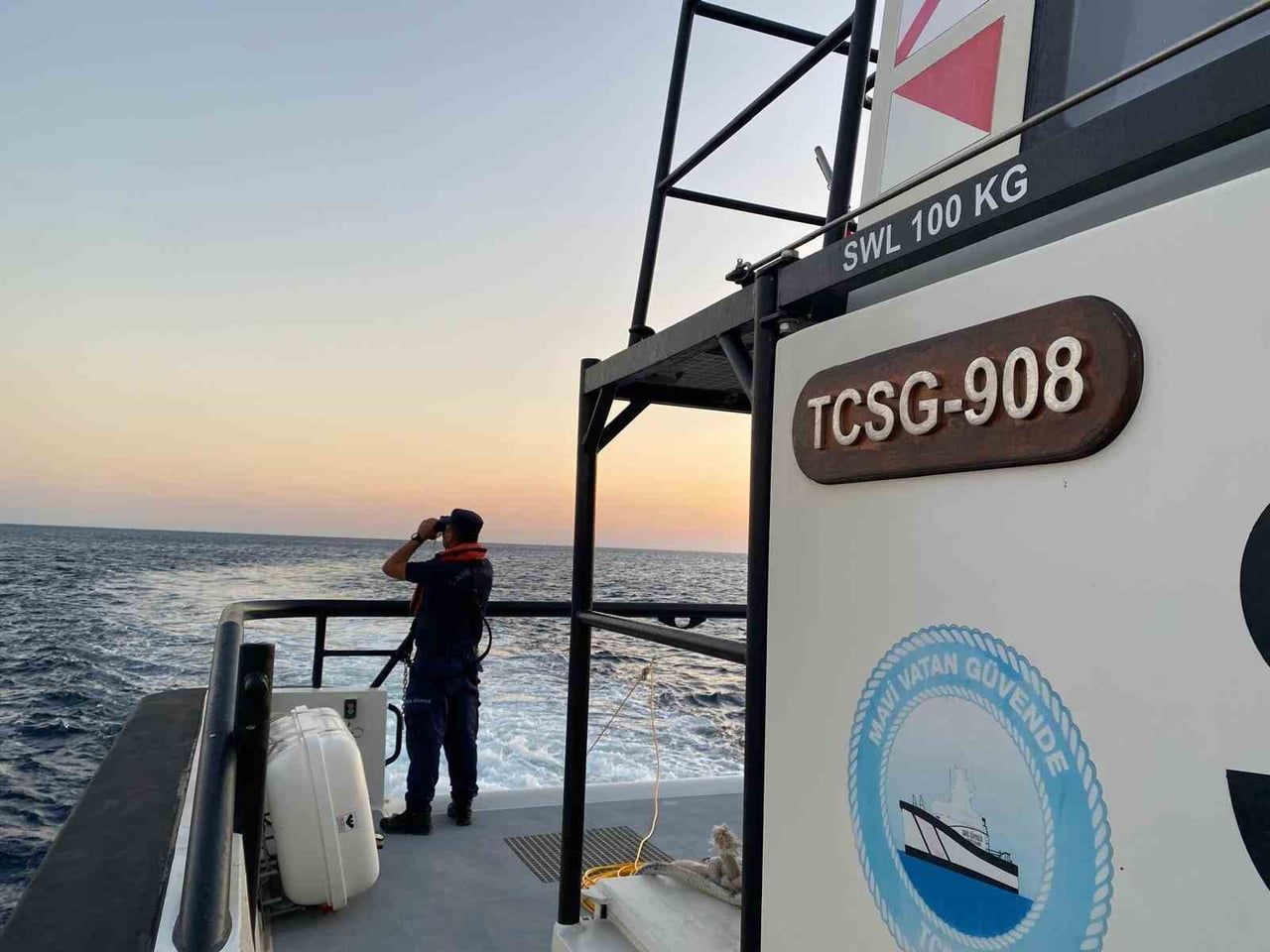 ÇANAKKALE'NİN BOZCAADA İLÇESİNDE ZIPKINLA AVLANMAK İÇİN DALAN UĞUR SAVAŞ'TAN (46) HABER...