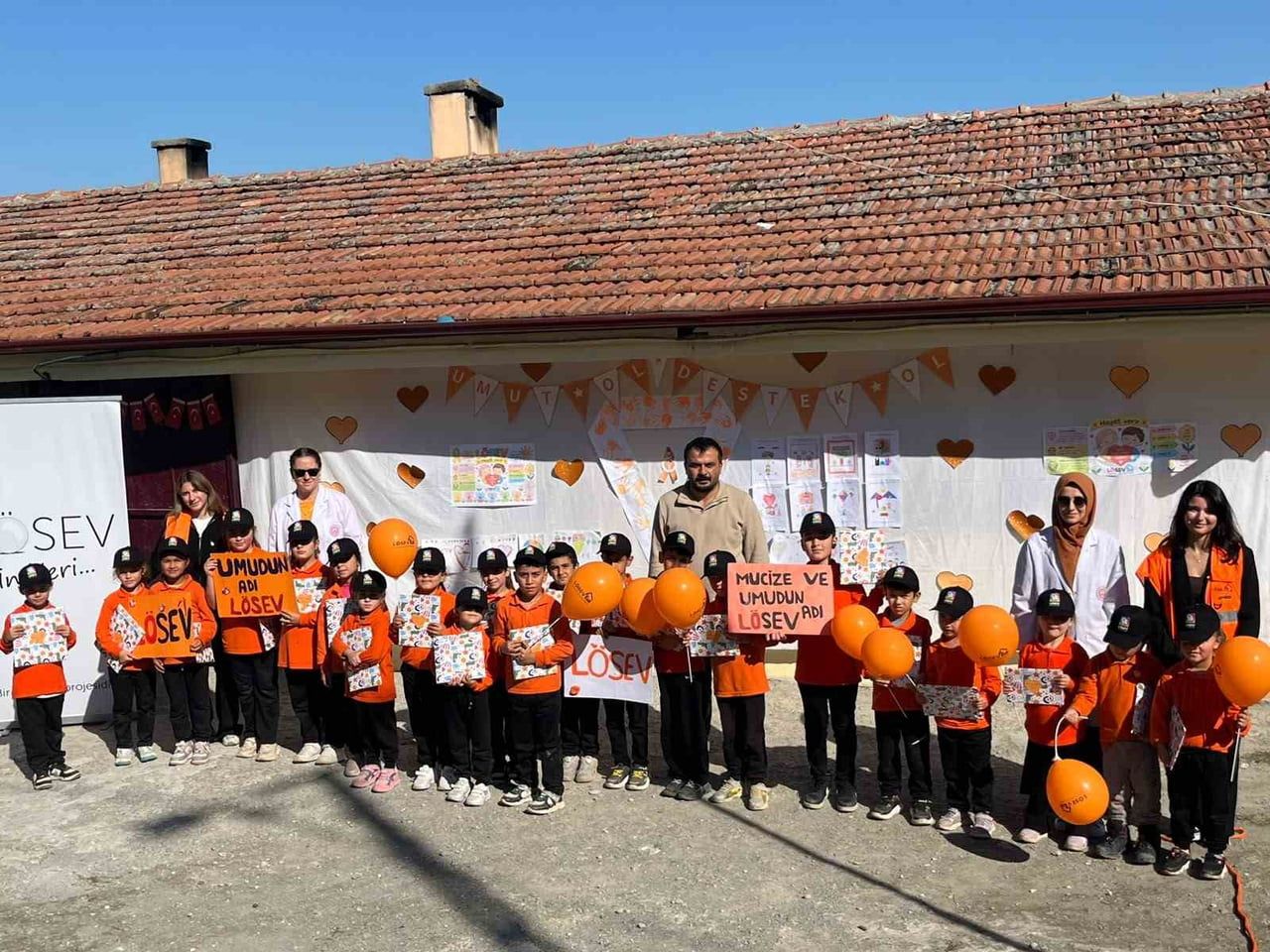 VEZİRKÖPRÜ İLÇESİNDE İLKOKUL ÖĞRENCİLERİNE LÖSEMİ FARKINDALIĞI KONUSUNDA EĞİTİM...