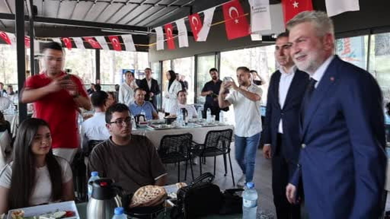 Başkan Görgel: "Okul ve sınıf sayılarımızı artırdık"
- Kahramanmaraş'ta YKS ve LGS'de derece elde...