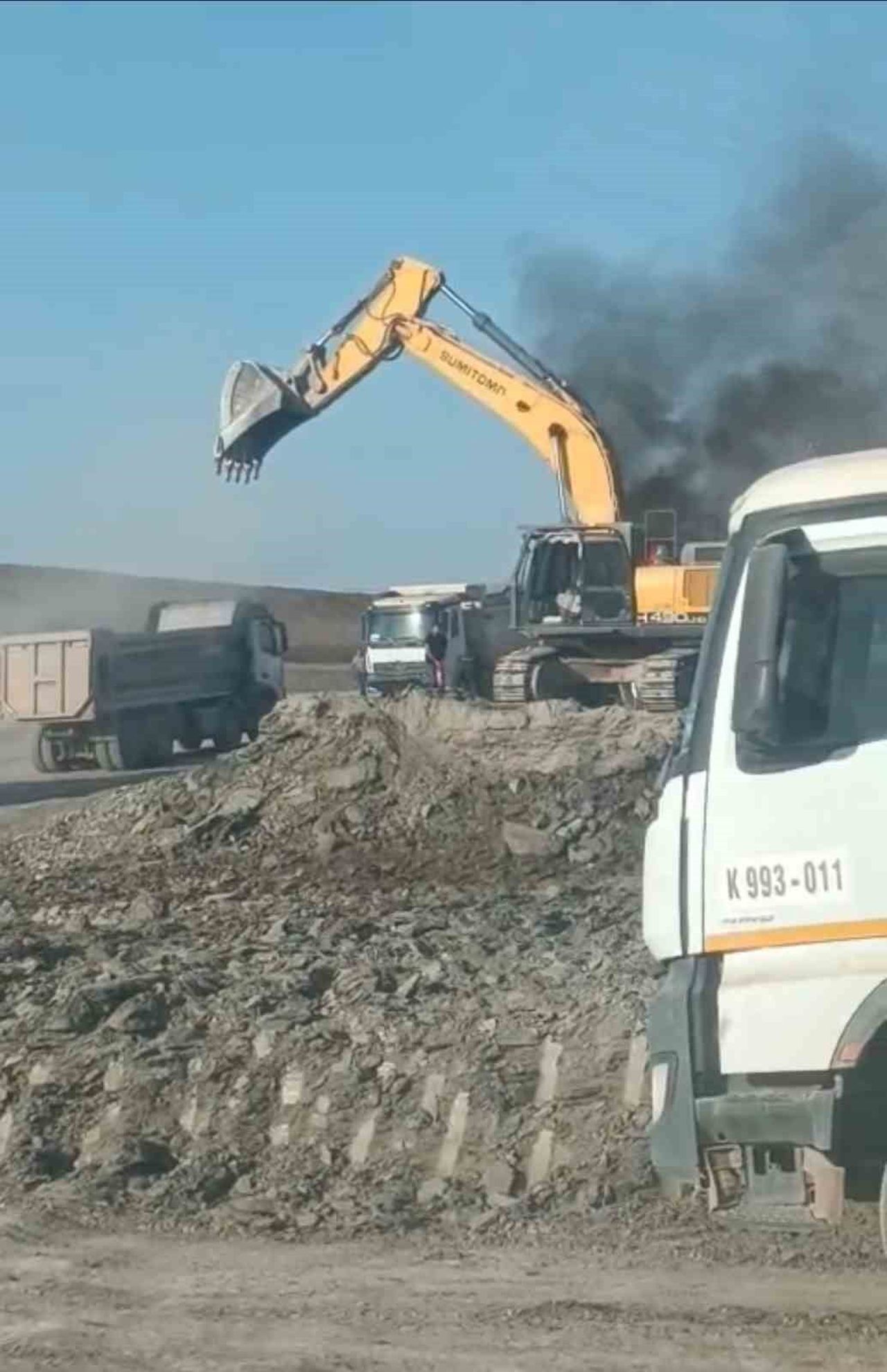 SİİRT’TE DEMİRYOLU İNŞAATINDA İŞ MAKİNESİ YANDI