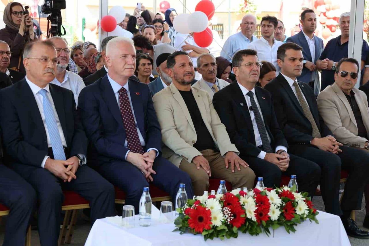 AÇILIŞ TÖRENİNE İSTANBUL VALİSİ DAVUT GÜL VE DİĞER KATILIMCILAR