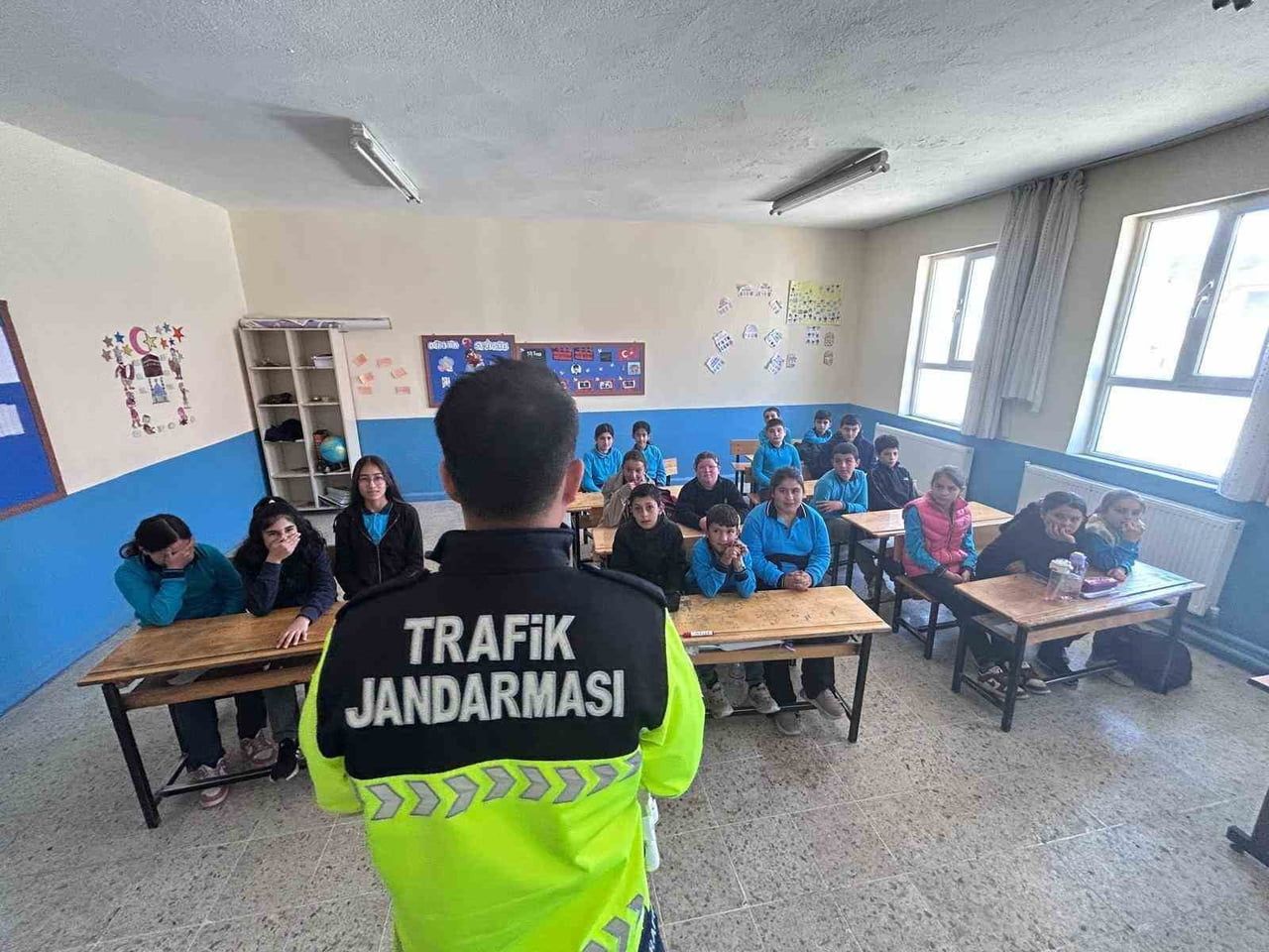 AFYONKARAHİSAR İL JANDARMA KOMUTANLIĞI TARAFINDAN TRAFİK GÜVENLİĞİ BİLİNCİNİN ARTIRILMASI VE...