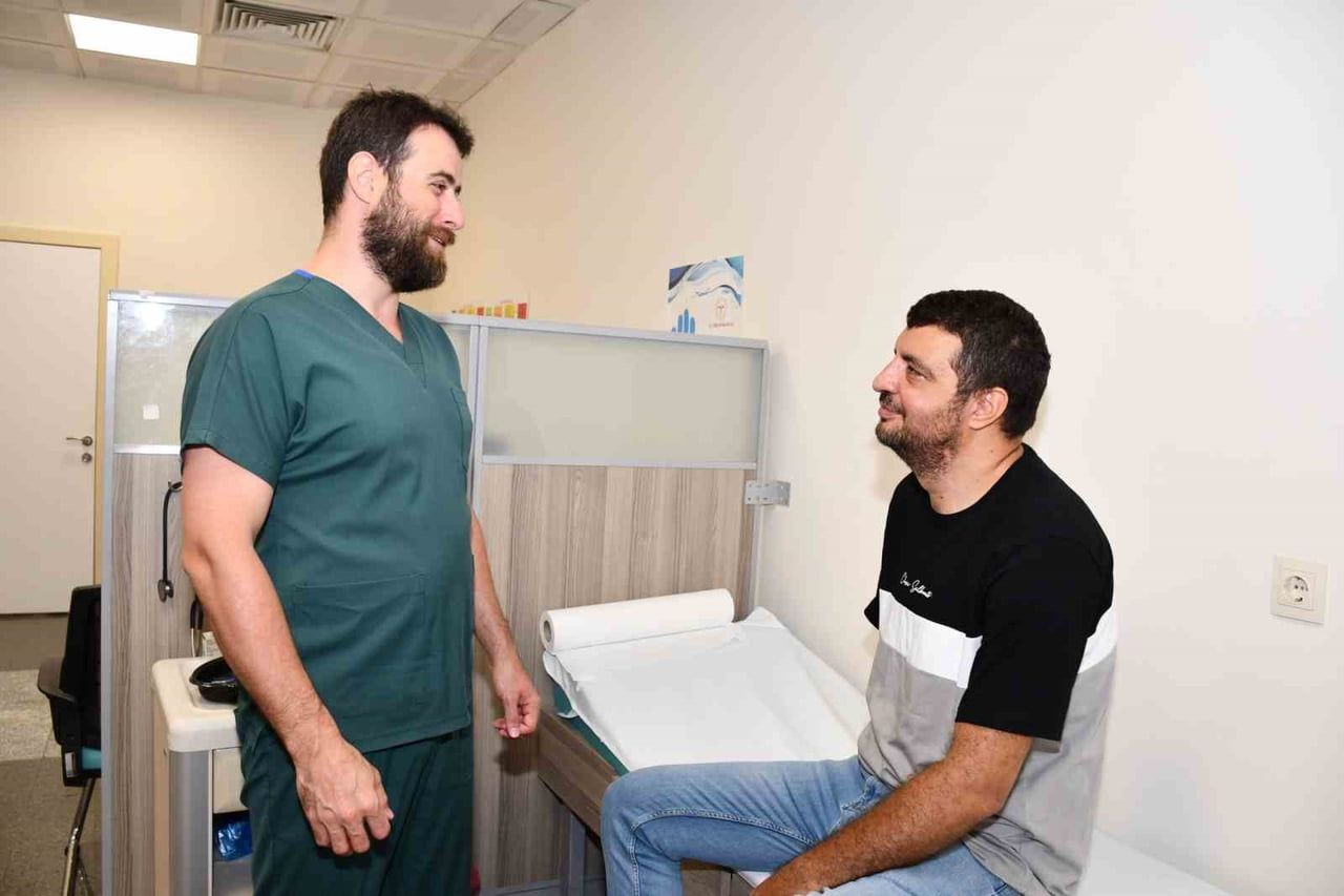 UZUN ZAMANDIR YEMEK YERKEN TAKILMA, YUTMA GÜÇLÜĞÜ VE GÖĞÜS AĞRISI ŞİKÂYETLERİ YAŞAYAN 39 YAŞINDAKİ...