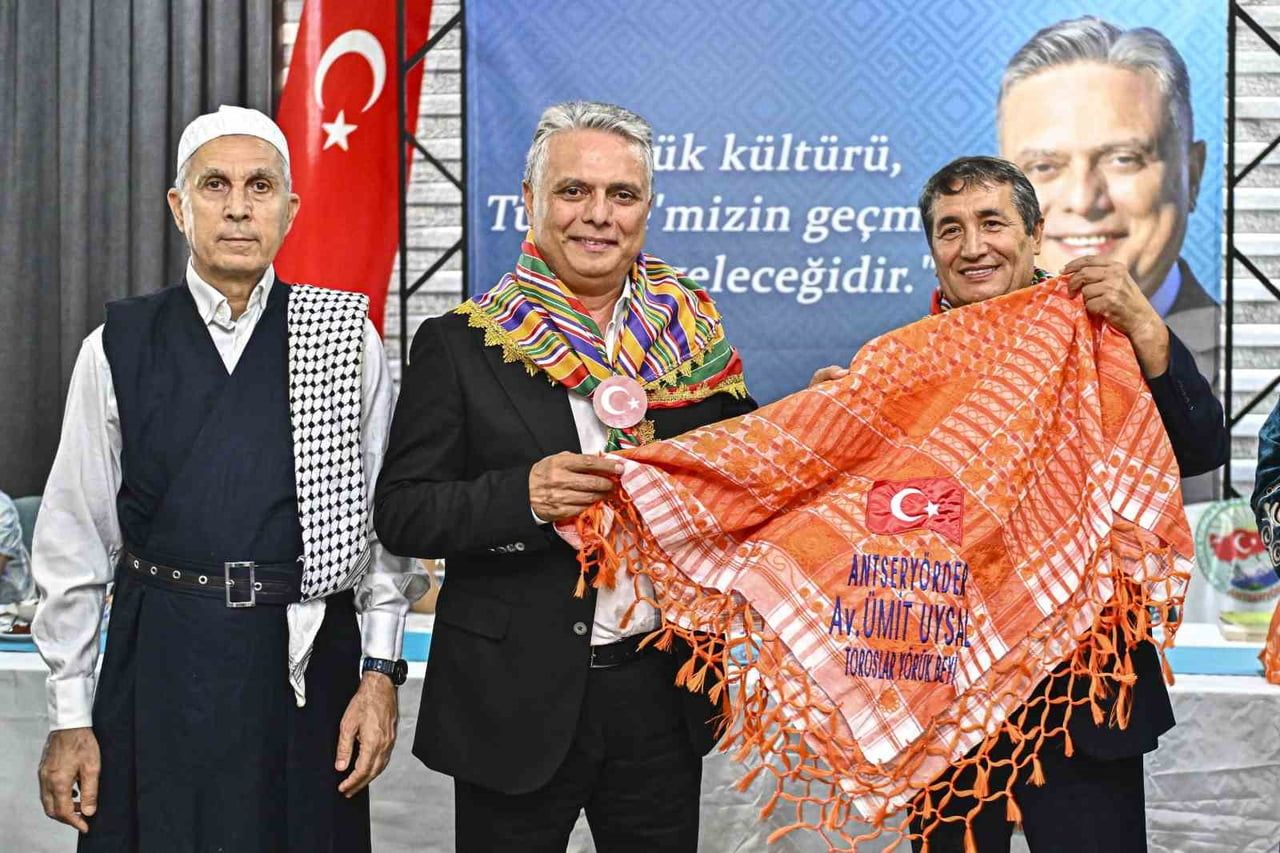 ANTALYA SERİKLİLER VE YÖRÜKLER DERNEĞİ, BELEDİYE BAŞKANI ÜMİT UYSAL'A, YÖRÜK-TÜRKMEN KÜLTÜRÜNÜN...