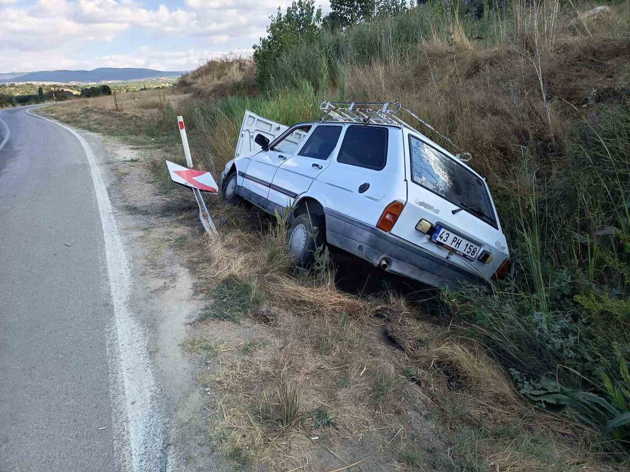 HİSARCIK’TA OTOMOBİL ŞARAMPOLE SAVRULDU: 4 YARALI