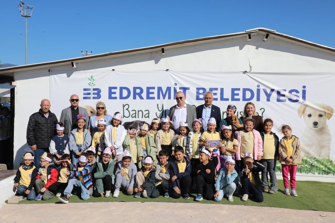 BALIKESİR’İN EDREMİT BELEDİYE BAŞKANI MEHMET ERTAŞ, 4 EKİM DÜNYA HAYVANLARI KORUMA GÜNÜ KAPSAMINDA...