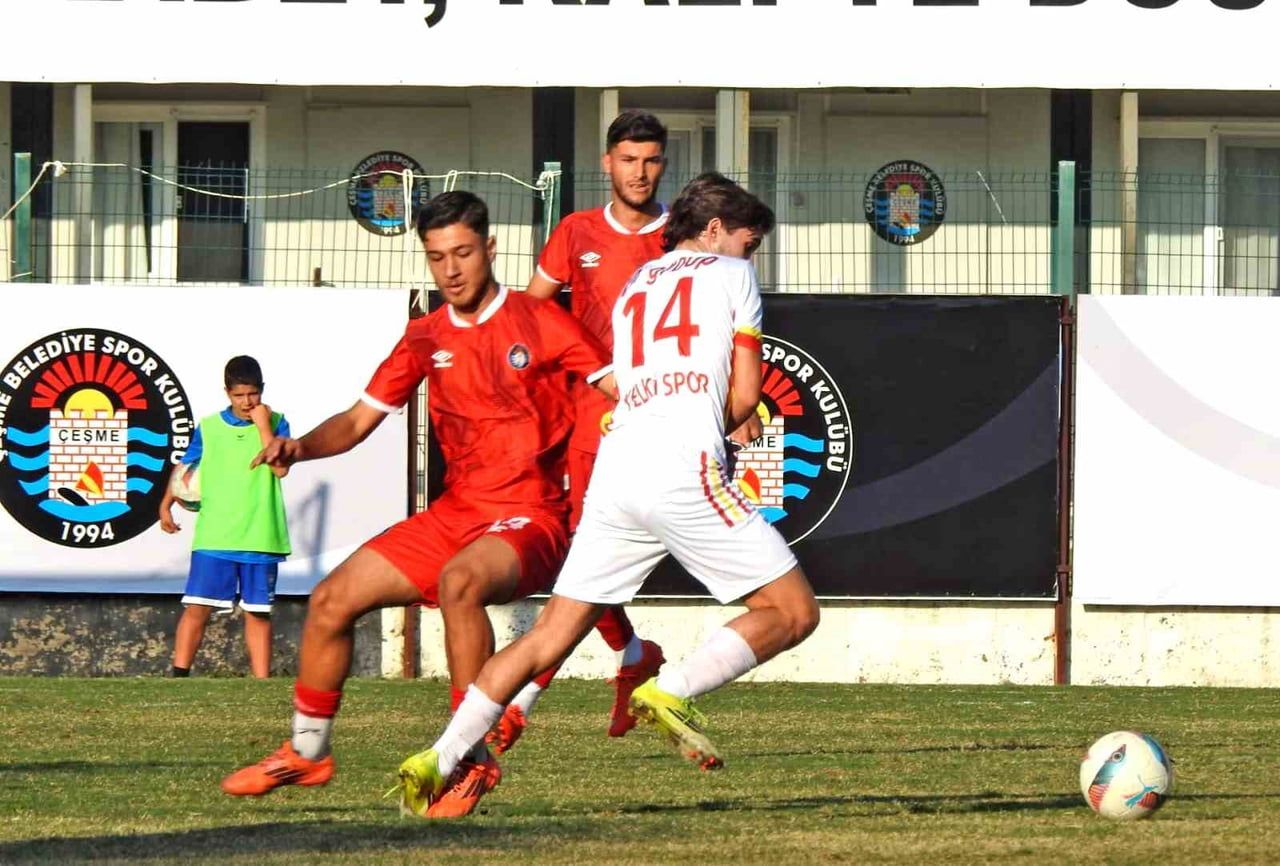ÇEŞME BELEDİYESPOR EVİNDE YELKİSPOR'A 1-0 MAĞLUP OLDU