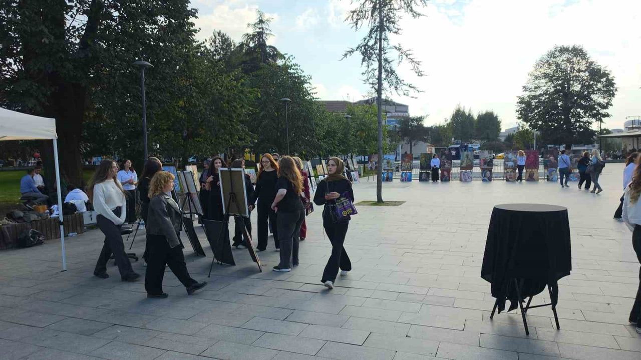 DÜZCE GÜZEL SANATLAR LİSESİ OKUL YÖNETİMİ GEÇEN EĞİTİM VE ÖĞRETİM YILINDA ÖĞRENCİLERİN YAPTIKLARI...