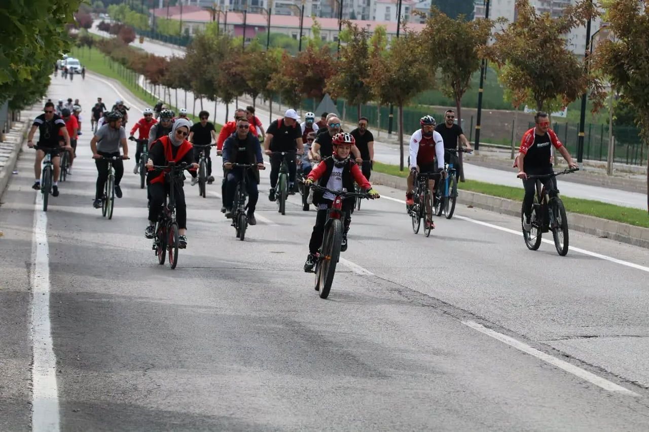 GENÇLİK VE SPOR İL MÜDÜRLÜĞÜ, TÜRKİYE BİSİKLET FEDERASYONU VE KENTTE FAALİYET GÖSTEREN BİSİKLET...