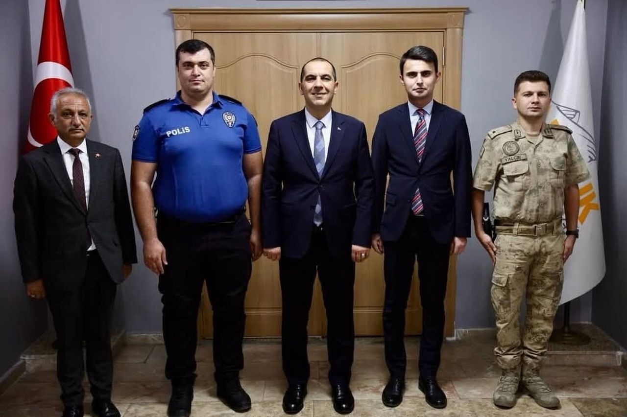 VALİ TAŞOLAR'DAN ARALIK KAYMAKAMINA HAYIRLI OLSUN ZİYARETİ
