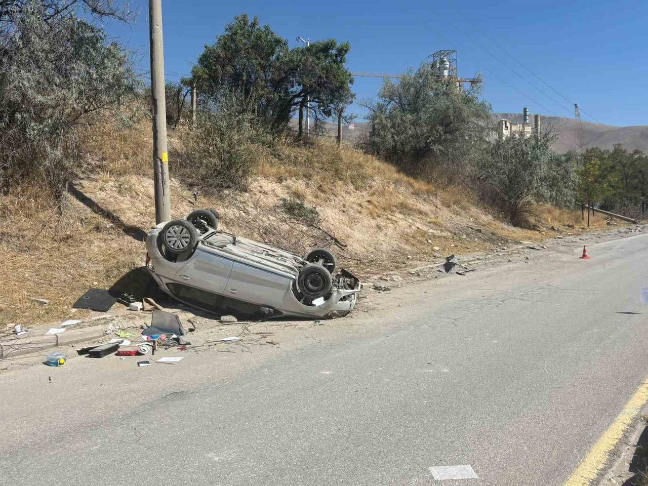 NİĞDE’DE OTOMOBİL TAKLA ATTI