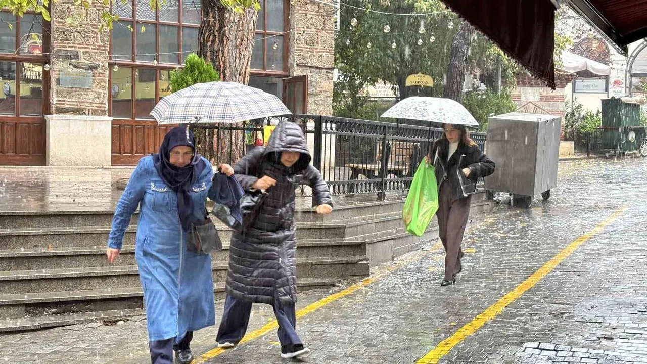 BURSA’DA YAĞMUR ETKİSİNİ GÖSTERMEYE BAŞLADI