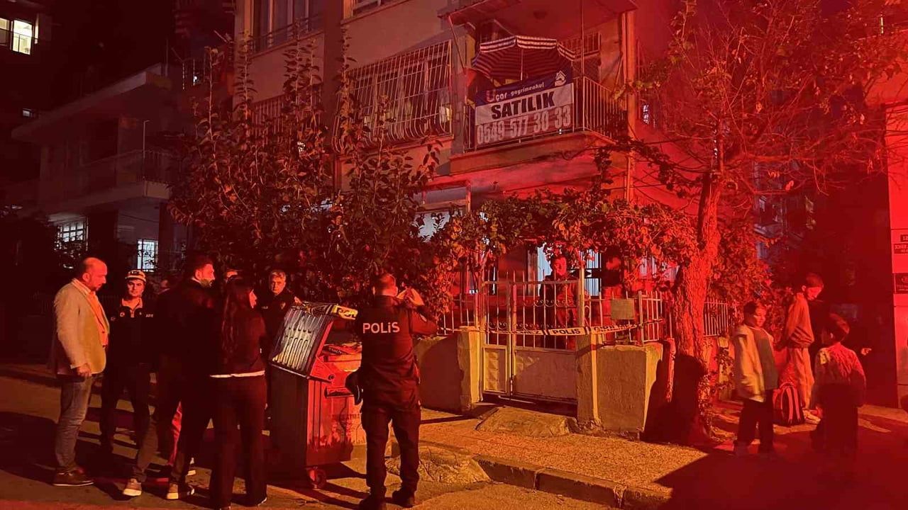 MERSİN’DE 3 KATLI BİR BİNANIN ZEMİNİNDE MEYDANA GELEN ÇÖKME NEDENİYLE 40 KİŞİ TEDBİR AMAÇLI...