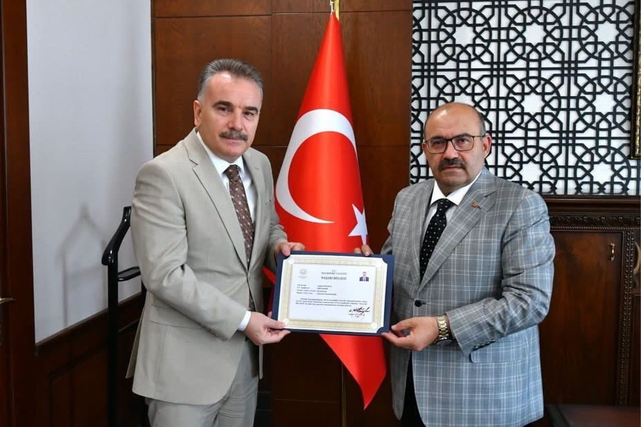 BALIKESİR’DEKİ GÖREV SÜRESİ SONA EREN EDREMİT KAYMAKAMI AHMET ODABAŞ, BALIKESİR VALİSİ İSMAİL...
