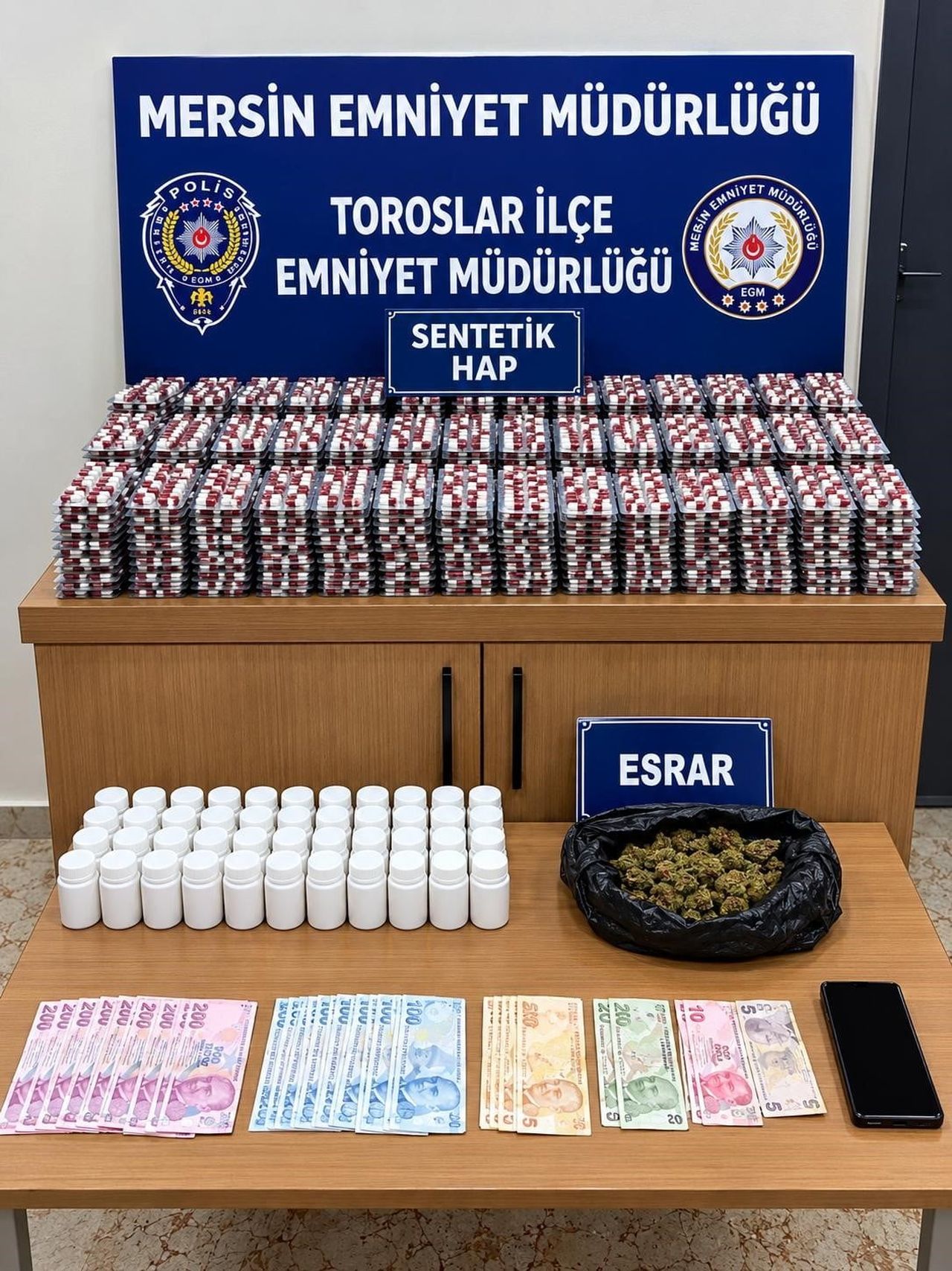 MERSİN POLİSİNİN YAPTIĞI ÇALIŞMADA UYUŞTURUCU MADDE TİCARETİ YAPTIĞI İLERİ SÜRÜLEN ŞÜPHELİ...