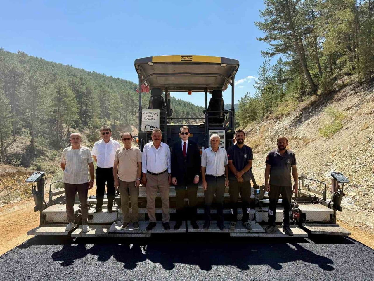 HİSARCIK KIZILÇUKUR-ALINÖREN YOLUNDA SICAK ASFALT ÇALIŞMASI SÜRÜYOR