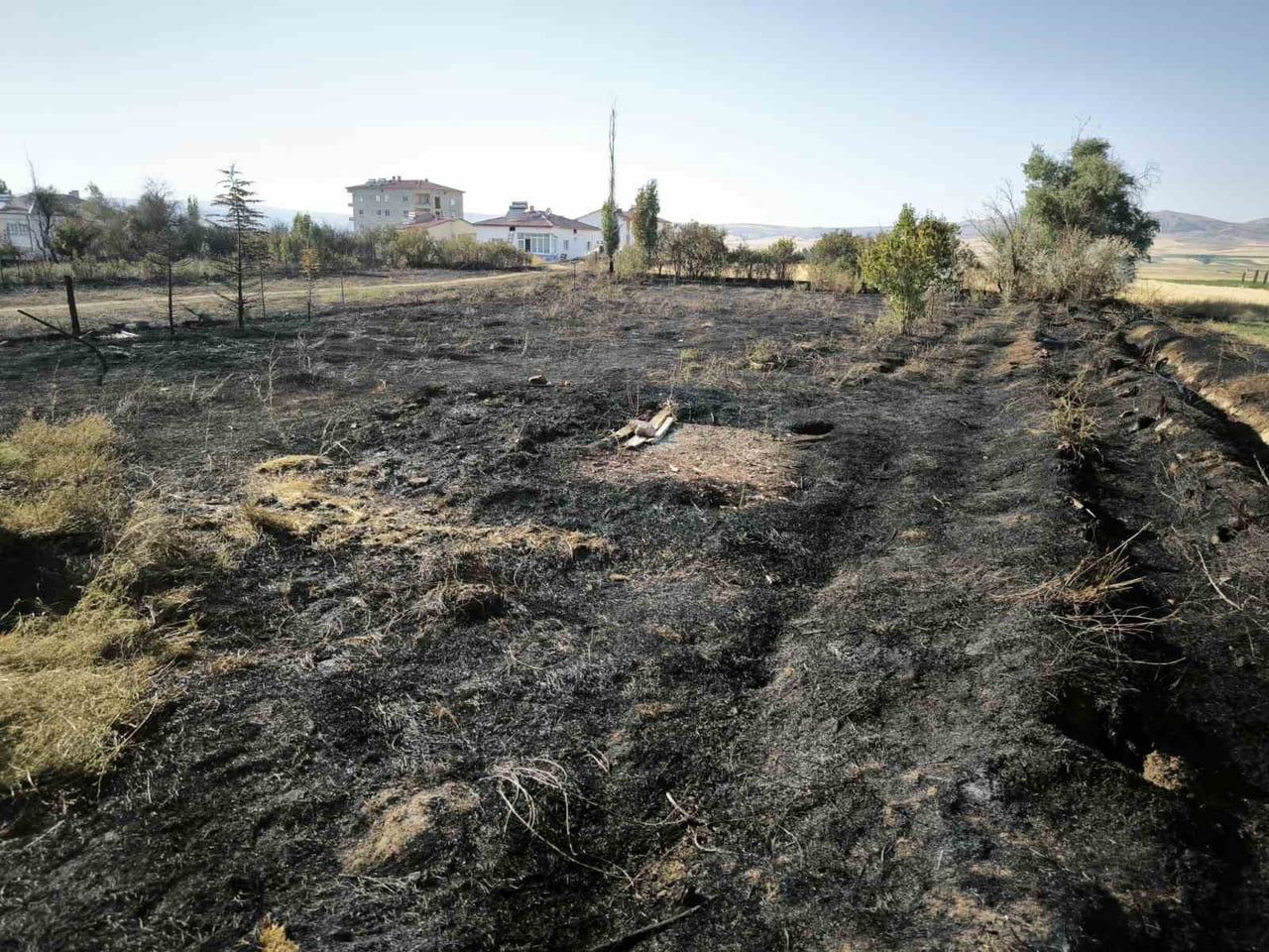 SİVAS’IN ALTINYAYLA İLÇE MERKEZİNDE MEYDANA GELEN YANGINDA BÜYÜK TEHLİKE ATLATILDI.