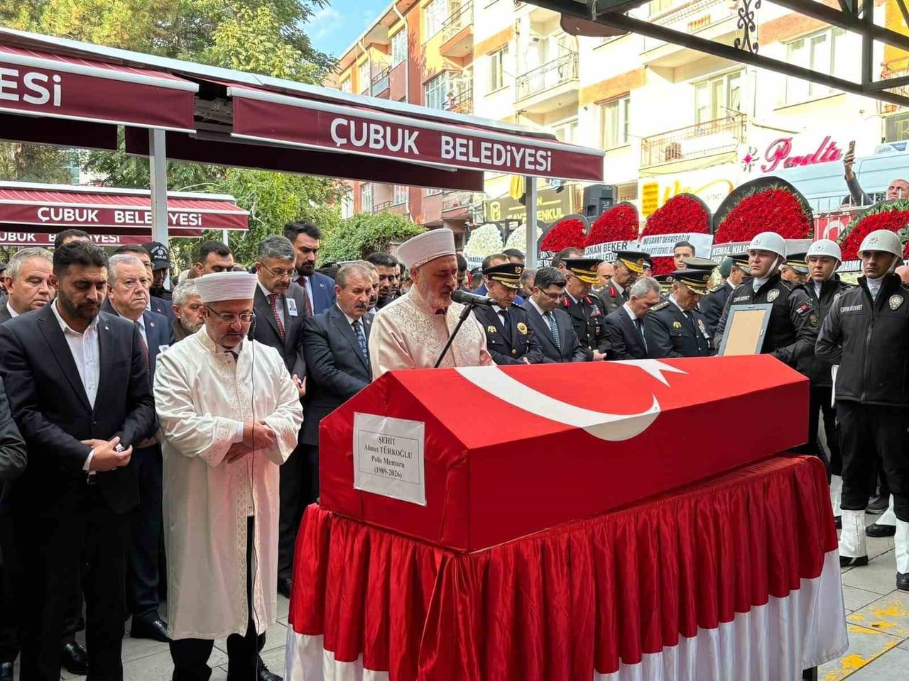 ANKARA’DA, DURDURDUĞU ARAÇTAKİ ZANLININ SİLAHLI SALDIRISI NEDENİYLE ŞEHİT OLAN POLİS MEMURU AHMET...