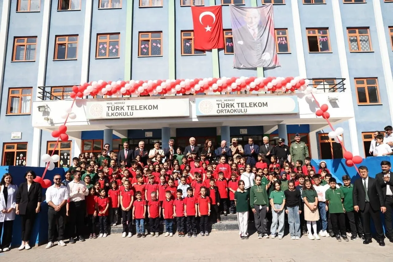 MUŞ’TA 2026-2027 EĞİTİM ÖĞRETİM YILININ BAŞLAMASIYLA BİRLİKTE 701 OKULDA 91 BİN ÖĞRENCİ DERS BAŞI...