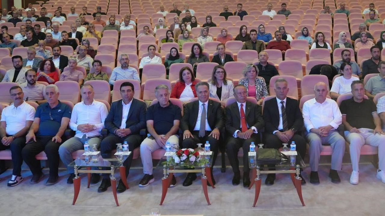 İNÖNÜ ÜNİVERSİTESİNDE "PROTOKOL, DAVRANIŞ VE TEMSİL KURALLARI" EĞİTİMİ