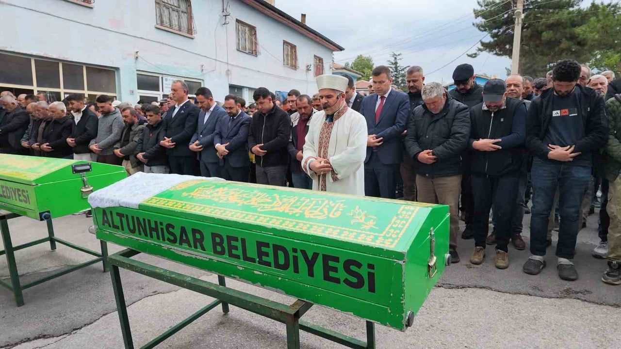 NİĞDE'DE MEYDANA GELEN TRAFİK KAZASINDA HAYATINI KAYBEDEN 2 KARDEŞ SON YOLCULUĞUNA UĞURLANDI.