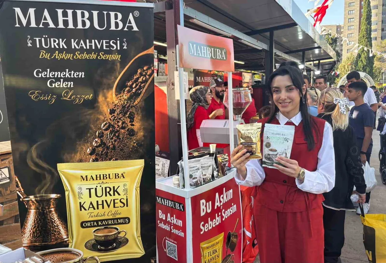 GASTROANTEP'TE MAHBUBA'YA YOĞUN İLGİ: VATANDAŞLAR MAHBUBA STANDINA AKIN ETTİ