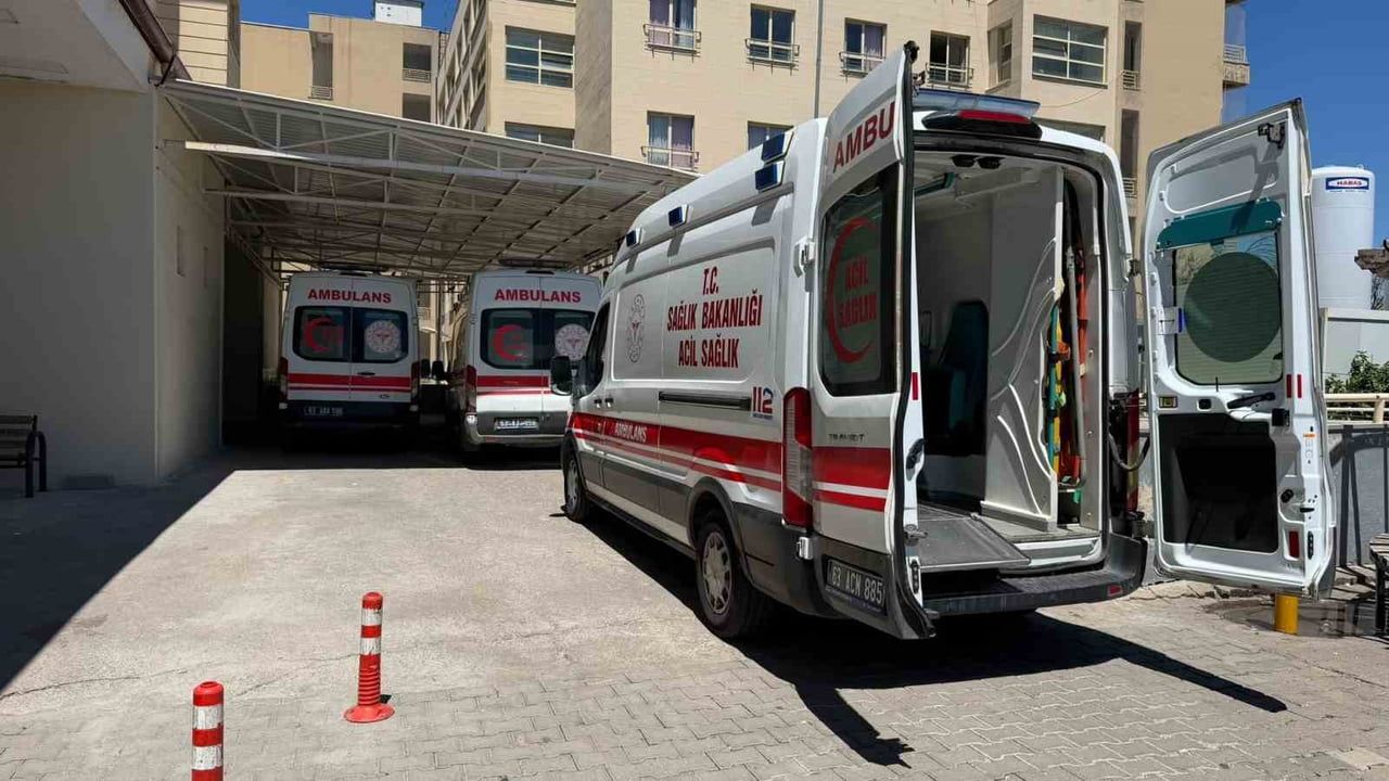 SİVEREK’TE TRAKTÖR ALTINDA KALAN BİRİ ÇOCUK, 2 KİŞİ YARALANDI