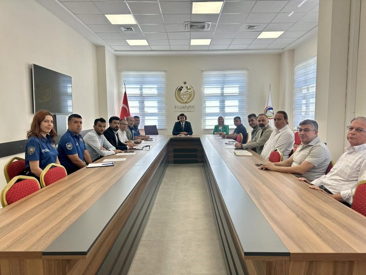 PAZARYERİ'NDE OKUL GÜVENLİĞİ TEDBİRLERİ TOPLANTISI YAPILDI