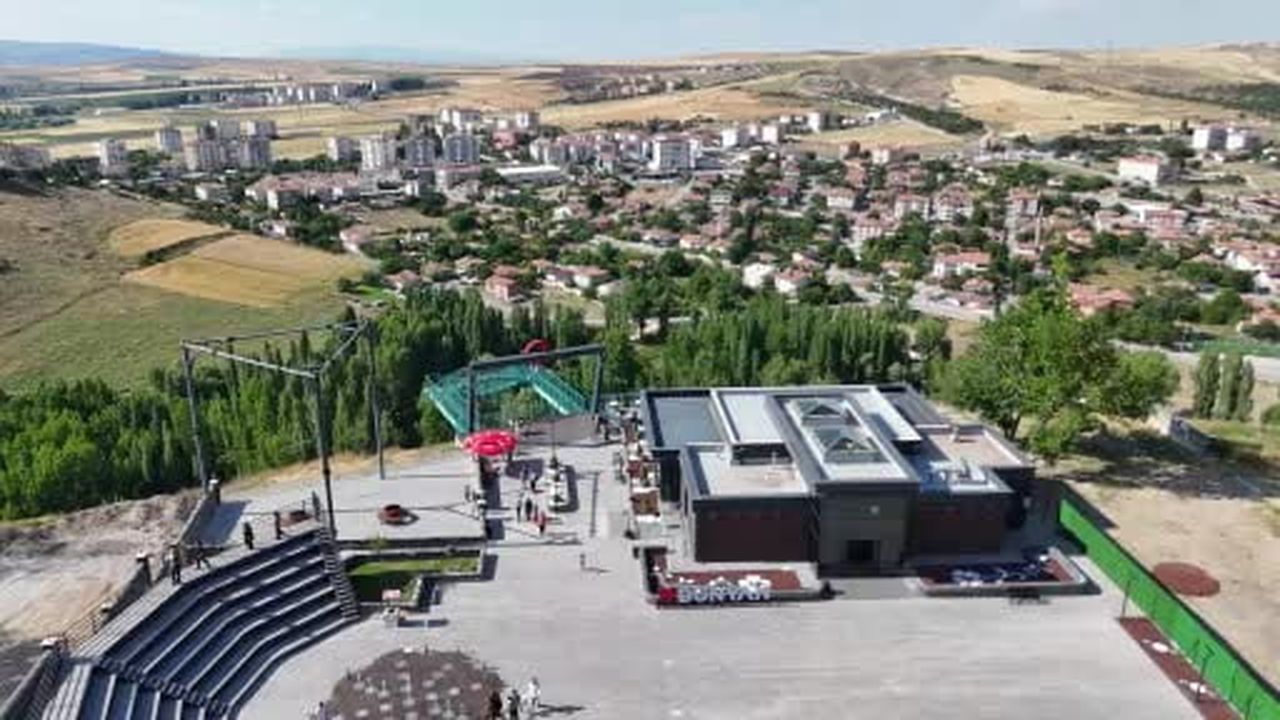 Bünyan Cam Teras ziyaretçi akınına uğradı: 250 bin kişi ziyaret etti