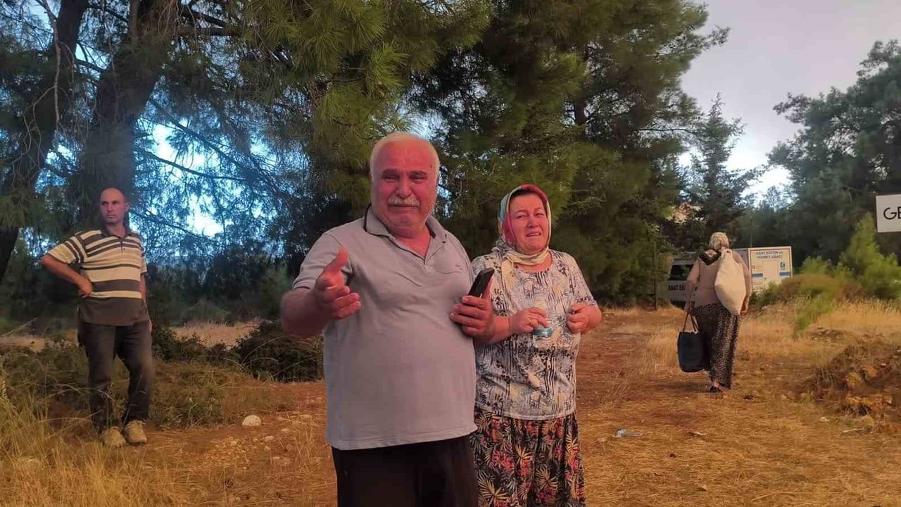 ANTALYA AKSU'DA SÖNDÜRME ÇALIŞMALARIDEVAM EDEN ORMAN YANGININDA BİR ANDA ALEVLERİN SARDIĞI...