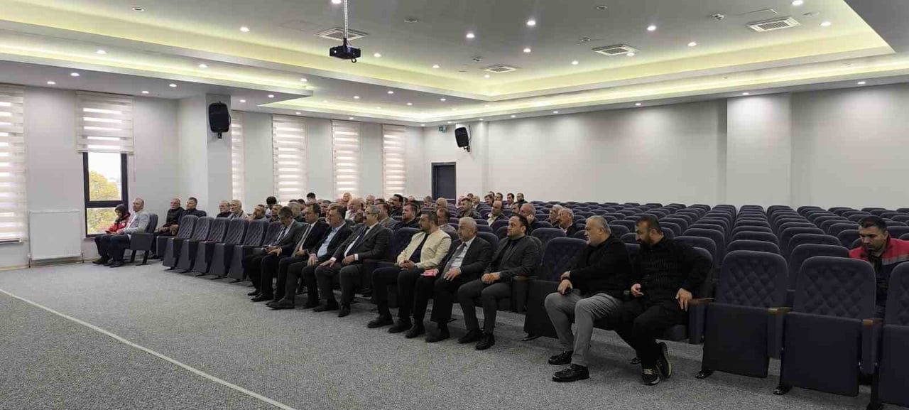 SAMSUN’UN ÇARŞAMBA İLÇESİNDE KAHVERENGİ KOKARCAYLA MÜCADELE KAPSAMINDA DÜZENLENEN TOPLANTIDA...