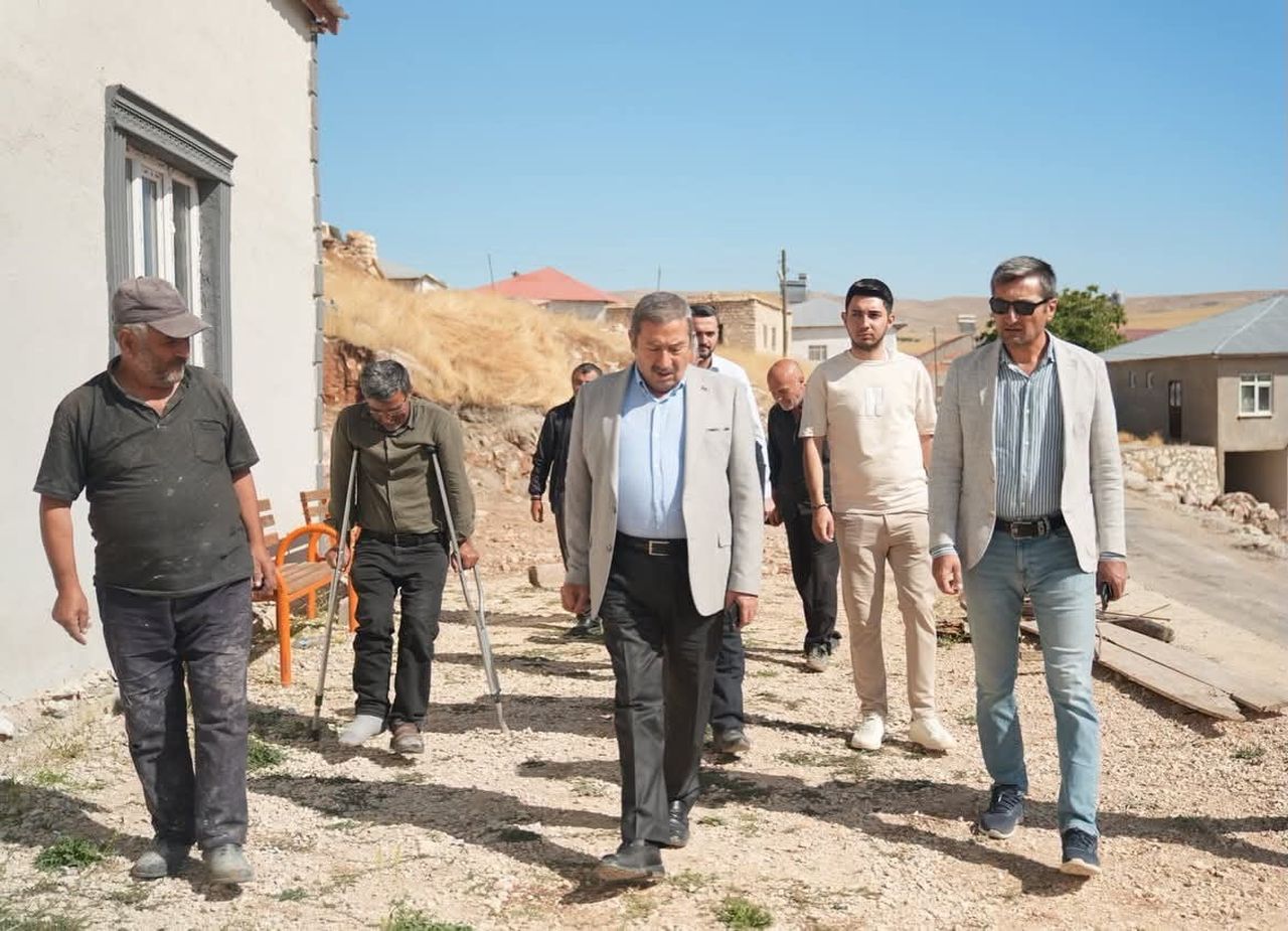 DARENDE’DE ÜÇPINAR MAHALLESİ’NE ÇEVRE DÜZENLEMESİ
