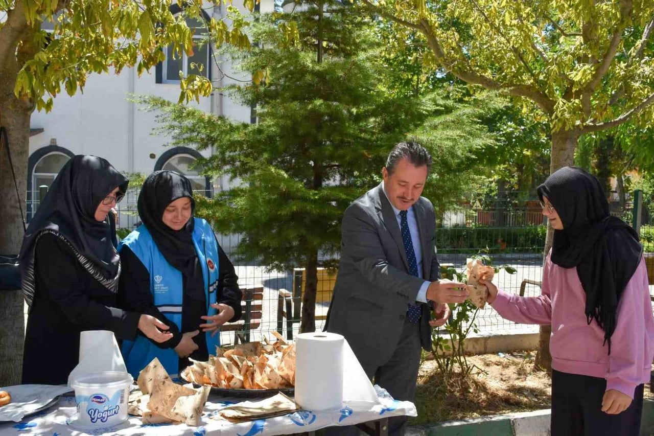 BİLECİK'TE TÜRKİYE DİYANET VAKFI (TDV), KUR'AN KURSU ÖĞRENCİLERİNE VE CAMİ CEMAATİNE ÇEŞİTLİ...