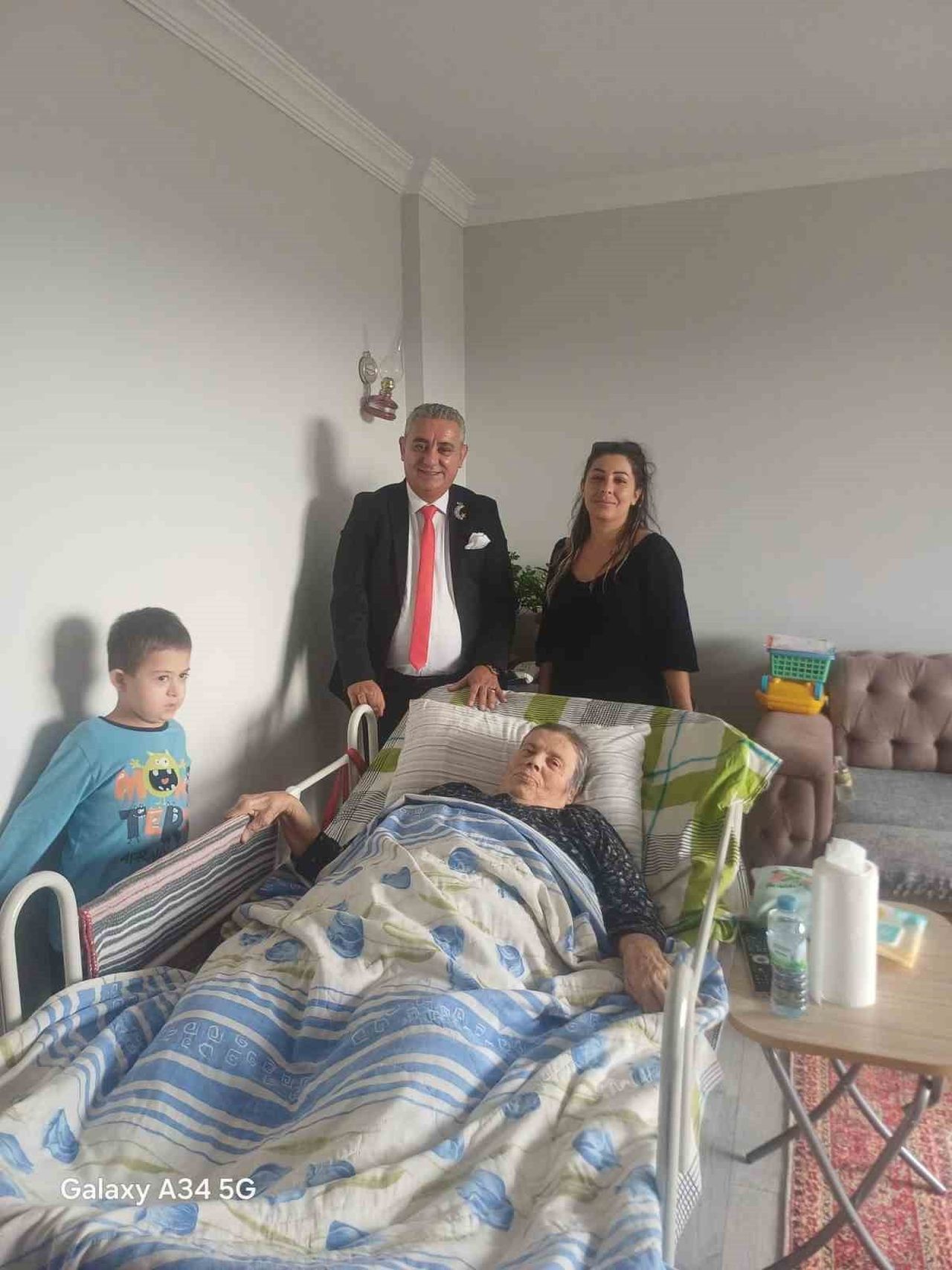KIRŞEHİR BEYAZ AY DERNEĞİ ŞUBE BAŞKANLIĞI TARAFINDAN YATAĞA BAĞIMLI BİR AİLE BİREYİ İLE DOWN...