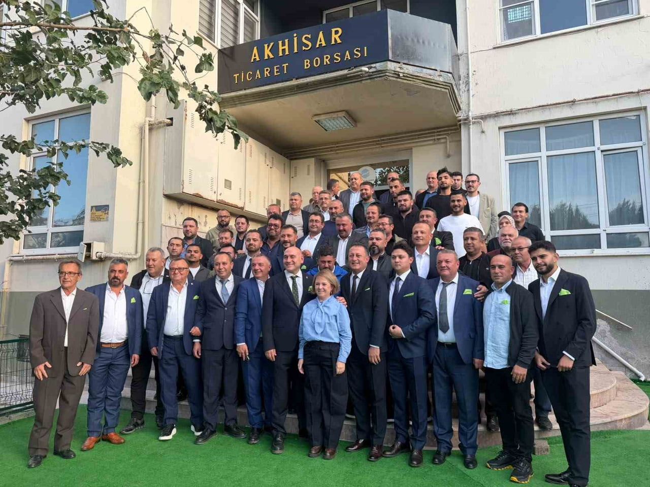 AKHİSAR TİCARET BORSASI SEÇİMLERİNDE 391 ÜYEDEN 356’SI SANDIK BAŞINA GİTTİ. 355 GEÇERLİ OYUN...