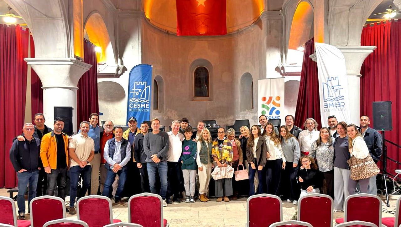 ÇEŞME’DE "DENİZ BİZE NE SÖYLÜYOR?" SÖYLEŞİSİ DÜZENLENDİ