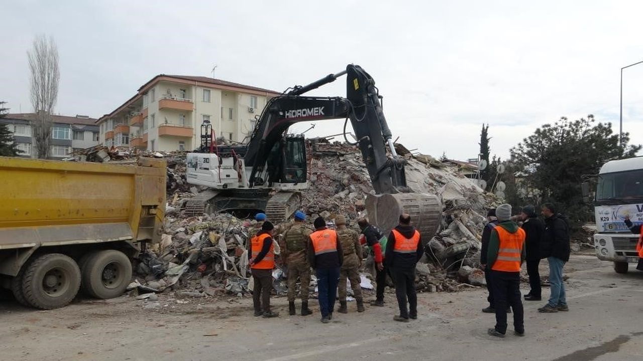 MALATYA'DA 6 ŞUBAT 2023 DEPREMLERİNDE YIKILAN VE 16 KİŞİNİN HAYATINI KAYBETTİĞİ, 2 KİŞİNİN...