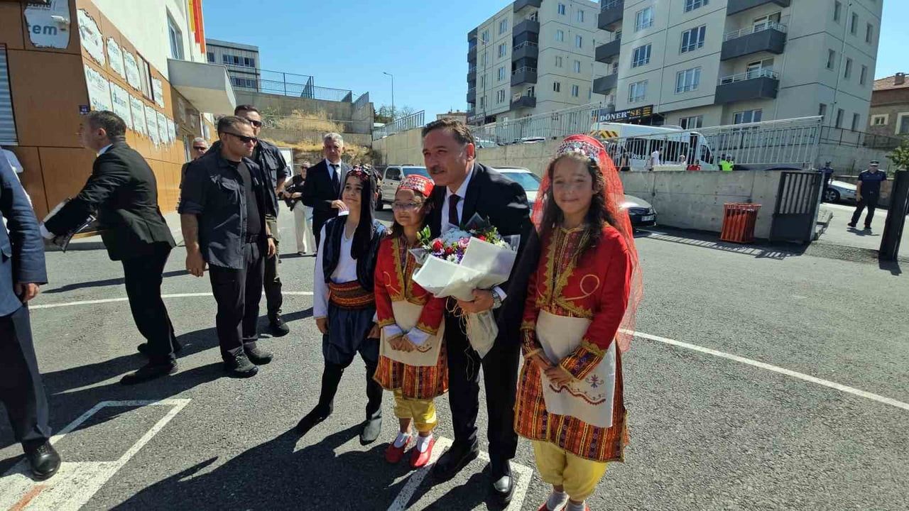KAYSERİ PROTOKOLÜ 2026-2027 EĞİTİM ÖĞRETİM YILININ İLK GÜNÜNDE ÖĞRENCİLERİ YALNIZ BIRAKMAZKEN...