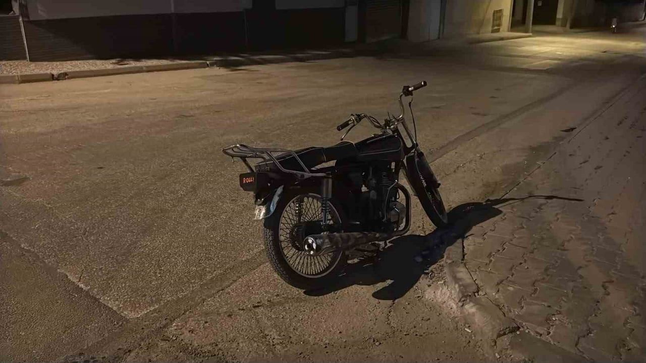 ESKİŞEHİR’DE PLAKASIZ MOTOSİKLET İLE POLİSİN "DUR" İHTARINA UYMAYAN VE ARACINI BIRAKIP YAYA OLARAK...