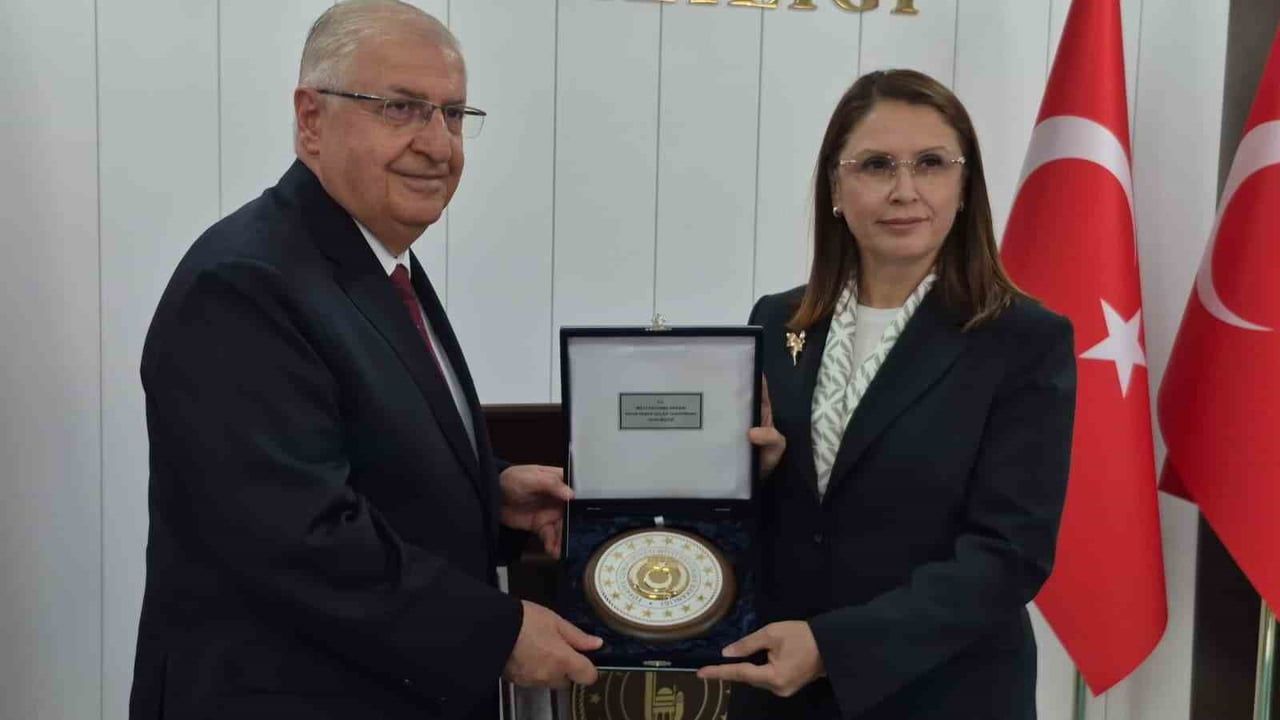 MİLLÎ SAVUNMA BAKANI YAŞAR GÜLER, BARTIN'DA GERÇEKLEŞTİRDİĞİ ZİYARETLER KAPSAMINDA AK PARTİ İL...