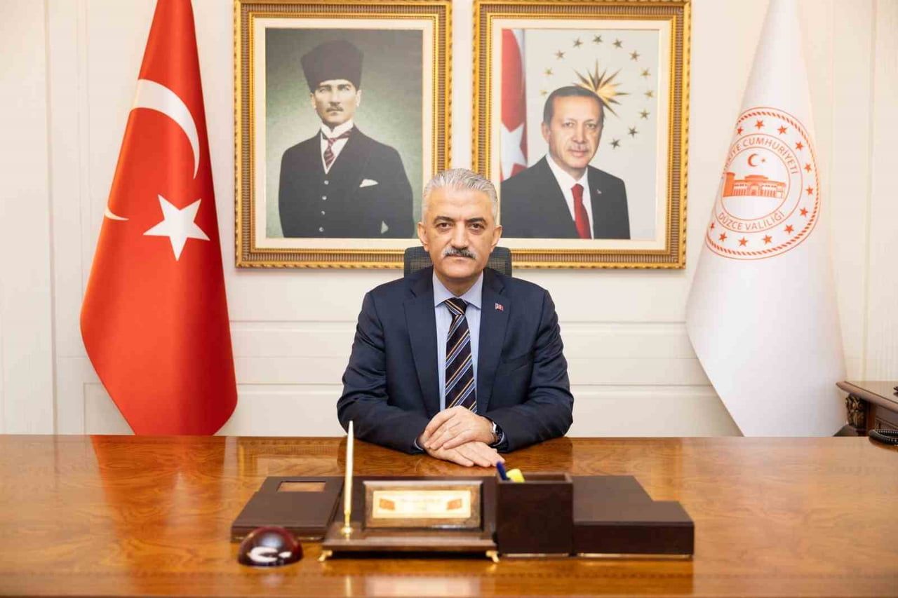 DÜZCE VALİSİ MEHMET MAKAS, 17 AĞUSTOS 1999 MARMARA DEPREMİ’NİN 27. YIL DÖNÜMÜ DOLAYISIYLA ANMA...