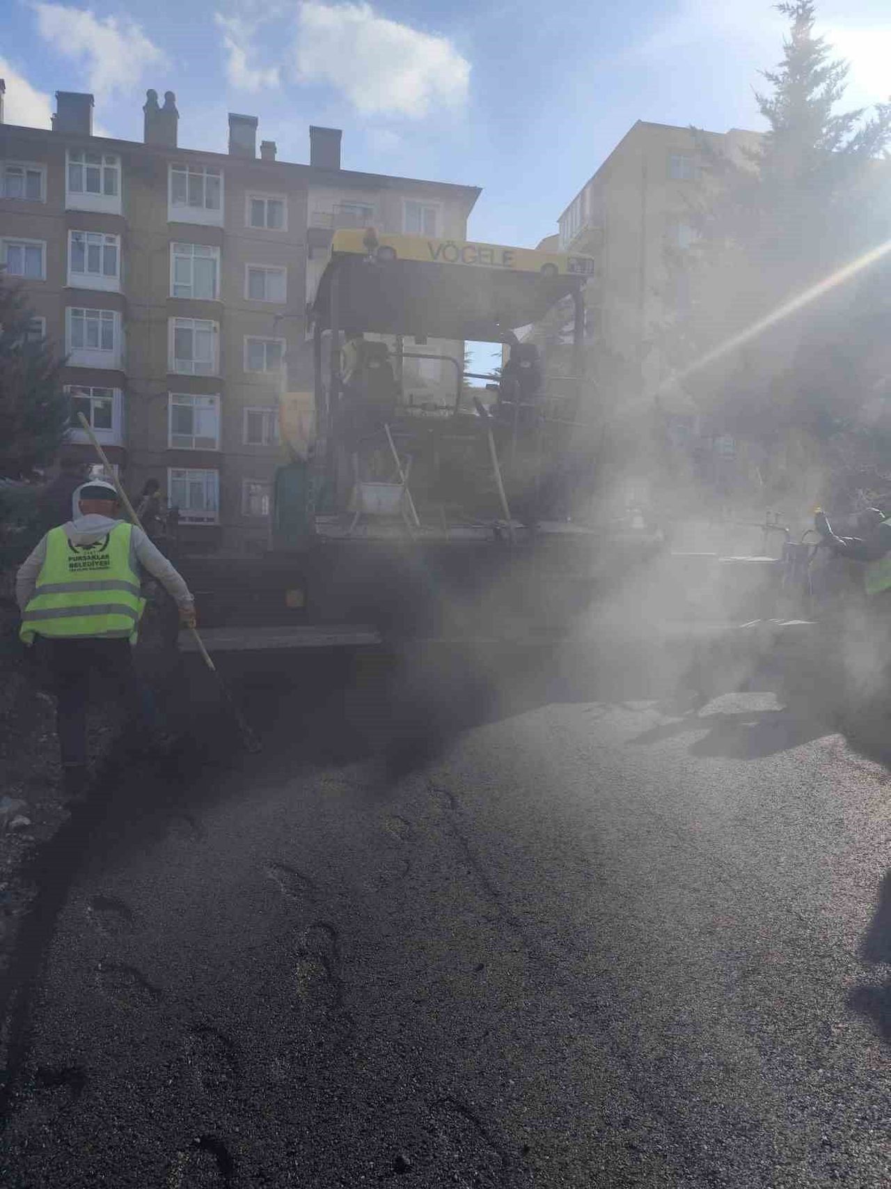 PURSAKLAR BELEDİYESİ, YAZ KIŞ DEMEDEN, YAĞMUR ÇAMUR DİNLEMEDEN İLÇENİN DÖRT BİR YANINDA YOL...