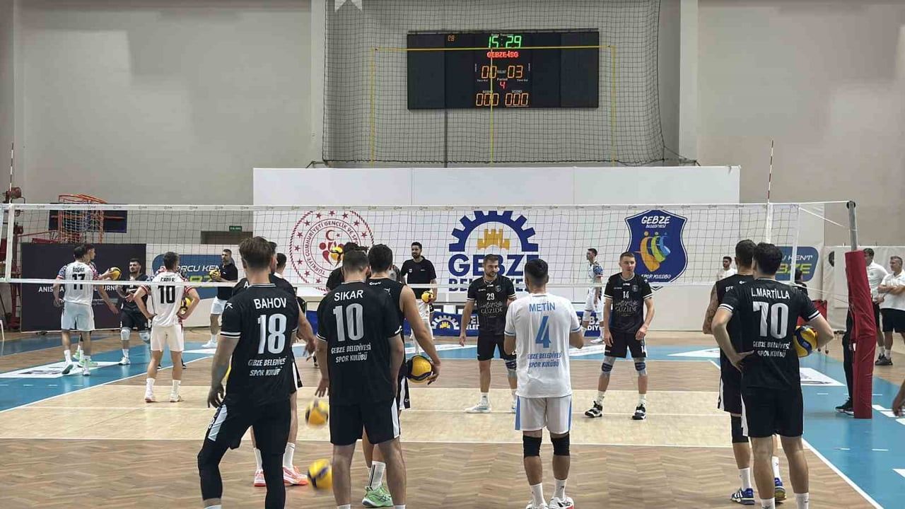 KOCAELİ’DE MERHUM DURSUN ALİ ARSLAN ANISINA DÜZENLENEN VOLEYBOL TURNUVASINDA İLK GÜN İKİ...