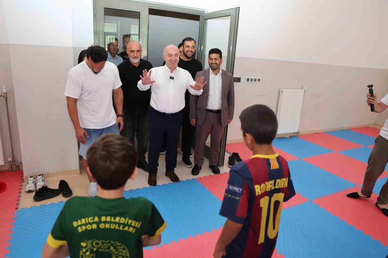 DARICA BELEDİYESİ TARAFINDAN ÇOCUKLARIN FARKLI SPOR BRANŞLARIYLA TANIŞMASI AMACIYLA DÜZENLENEN KIŞ...